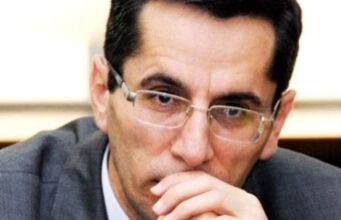 Yorulub oturdum varağın bir küncündə – Şeirlər