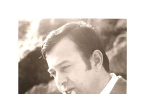 Doğular ömrünə sevgi bir dəfə – Şeirlər