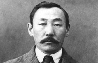 Dünya poeziyasına yakutlardan nadir hədiyyə – 33 dildə bir türk şeiri