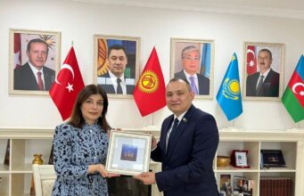Günay Əfəndiyeva Kanat Tumışla görüşüb