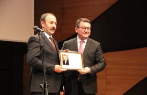 Dövlət başçıları, nazirlər Azərbaycanlı yazarı təltif və təbrik edib – FOTOLAR