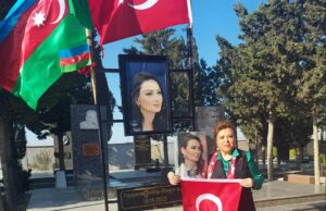 Nevşəhərli şairə Qənirə Paşayevanın məzarına Türkiyədən torpaq gətirib