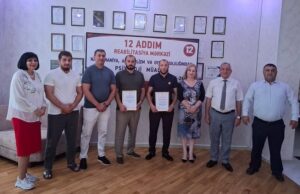 “12 addım” Reabilitasiya Mərkəzinə kitablar hədiyyə edildi