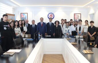 Dünya Gənc Türk Yazarlar Birliyi Bakı Avrasiya Universitetində “Qərbi Azərbaycan hekayələri” kitabını təqdim edib