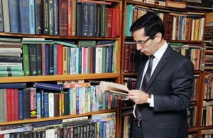 “Şeir sirdi, Adam, sirri bağırmazlar – ulduzlardan utan…” – Qulu Ağsəsin şeirləri