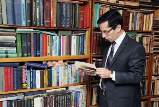 “Şeir sirdi, Adam, sirri bağırmazlar – ulduzlardan utan…” – Qulu Ağsəsin şeirləri