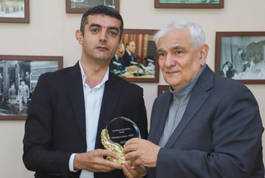 İntiqam Yaşara “Ədəbiyyat adamı” mükafatı verilib