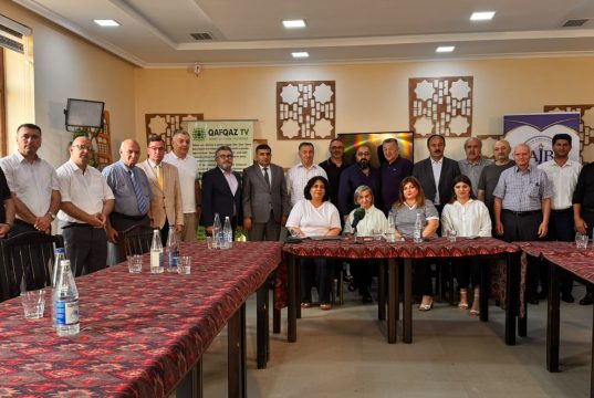 Azərbaycan Jurnalistlər Birliyi “Əkinçidən Yeni Çağa: AJB Bölgə Mediası Dinləməsi” layihəsinin ilk görüşünü keçirib