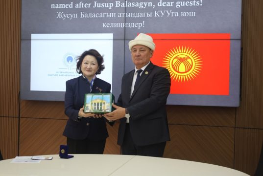 Yusif Balasaqunlu adına Qırğızıstan Milli Universitetinin nəzdindəki Türk İrsi Mərkəzinin yeni konsepsiyası və strateji əməkdaşlıq müzakirə olunub